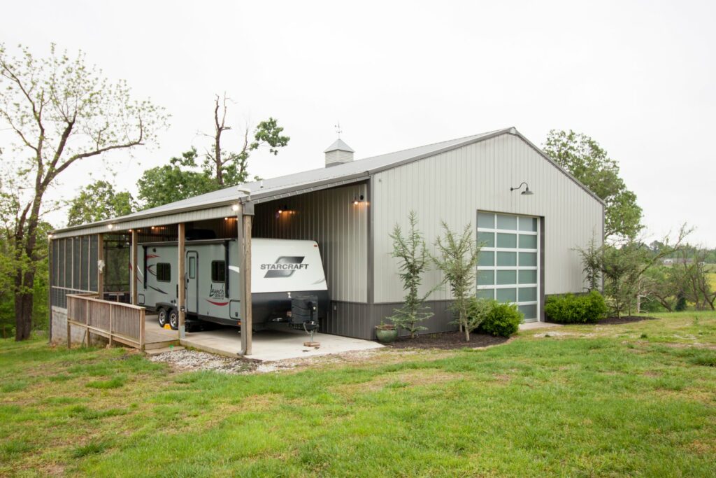 Arkansas Shouse exterior with RV storage